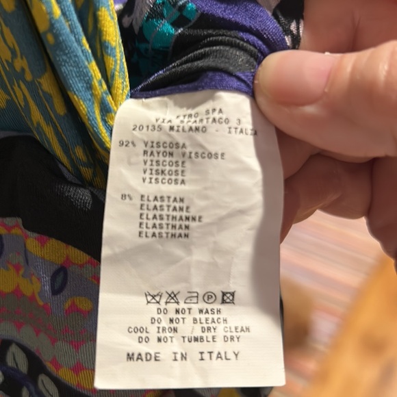 Etro cocktail dress. 92% Viscose 8% Elastin SZ42 double lined. Gorgeous colors - Picture 10 of 10